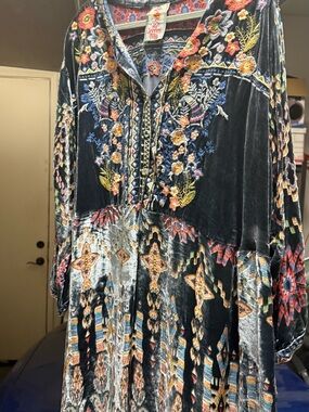 Johnny Was Embroidered Blue Velvet Top with Multicolor Floral Accents xxl